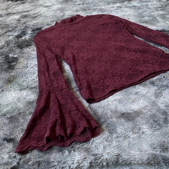 Vince Camuto Bell Sleeve Lace Top - Picture 3 of 10